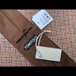 New TOM FORD Solid Brown Bronze Tie Retail $250 Silk Handmade in Italy